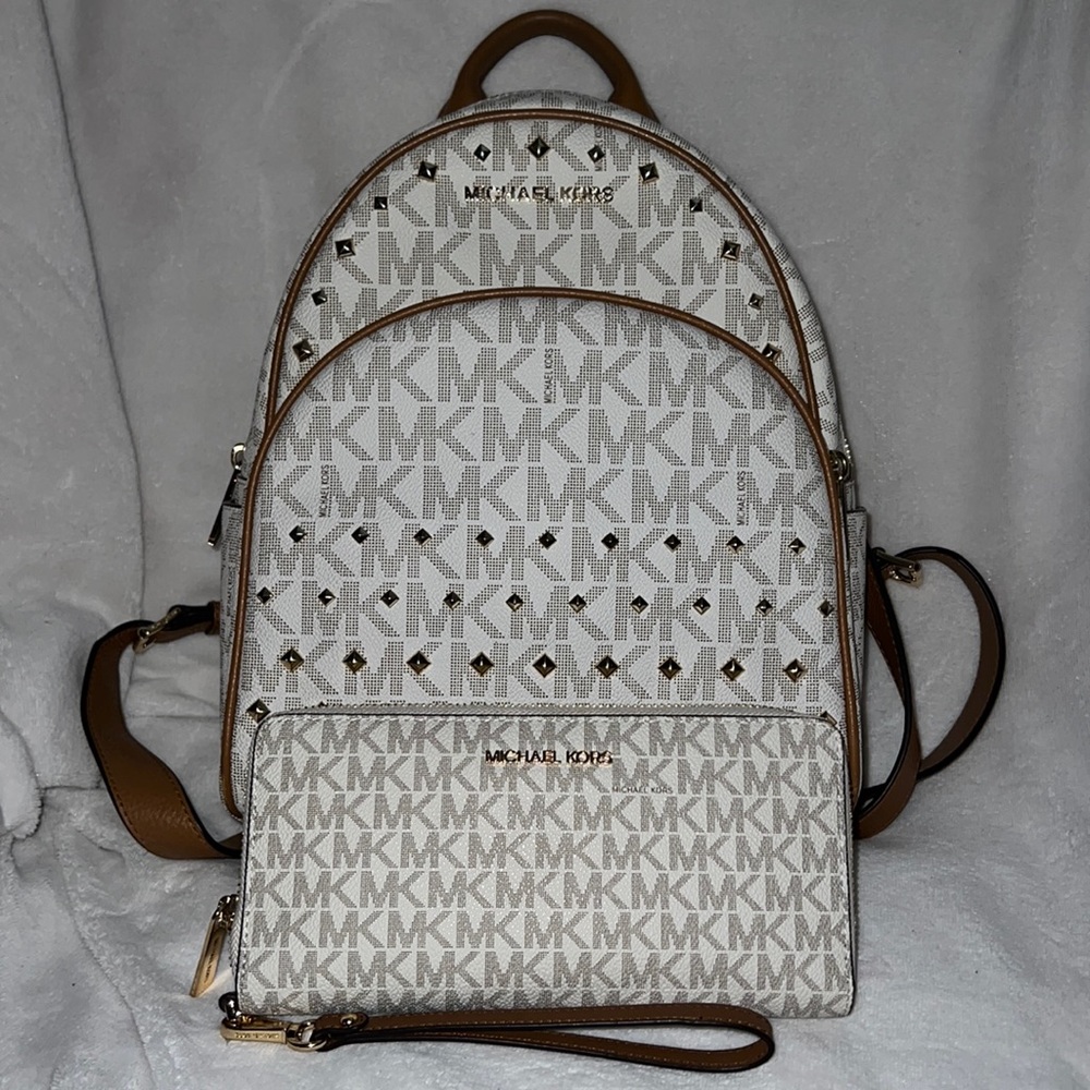 🛑SOLD🛑LKNW Michael Kors studded backpack & continental wallet in vanilla/acorn